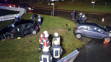 Schwerer Unfall In Cadenberge Zwei Personen Bei Kollision Auf Kreuzung