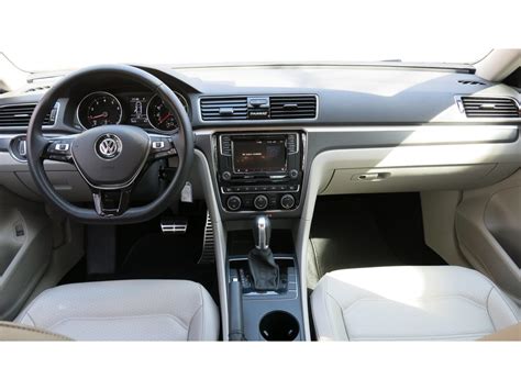 2018 Volkswagen Passat: 161 Interior Photos | U.S. News