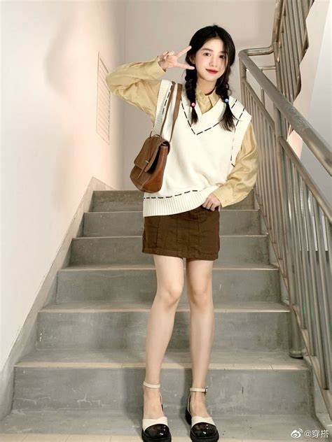 Phối đồ mùa đông OOTD Ulzzang Áo len freesize cổ v Áo gile len