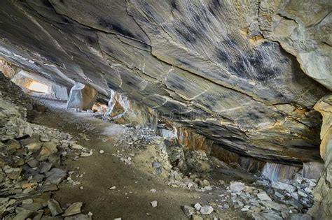 Splendide Grotte Di Calcare Antiche Cave Di Pietra Olitica In Massone