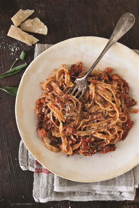 Fettuccine with Bolognese Sauce - Colavita Recipes