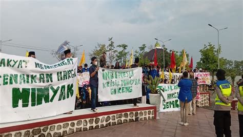 Ratusan Mahasiswa Demo Di Kantor DPRD Sukoharjo Ini Yang Disuarakan