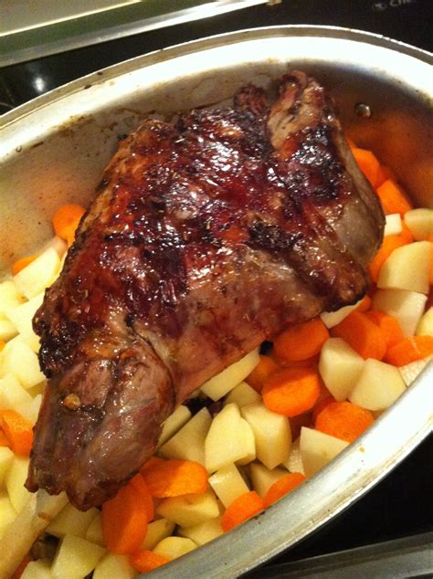 Lamb Roast with potatoes and carrots =D Lamb Roast, Pot Roast, Roasted Potatoes And Carrots, Nom ...