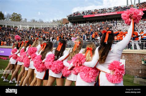 Duke blue devil cheerleaders hi-res stock photography and images - Alamy