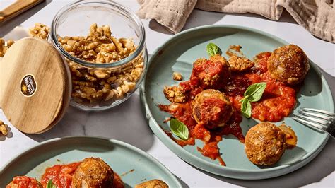 Vegane Walnuss K Ttbullar Mit Tomatenso E Rezept Rewe De