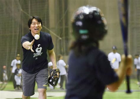 松井氏、親子に野球教室 打撃投手、柵越えも披露 読んで見フォト 産経フォト