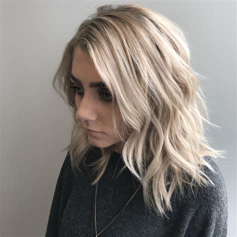 Neutral Blonde Balayage With Warm Tones Shattered Lob Haircut Neutral Blonde Blonde