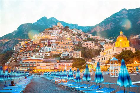 Ciudades Costeras Hermosas De Italia Positano Escnico En La Costa De