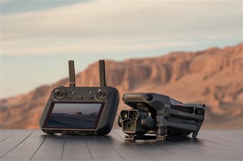 Dji Mavic 3 Pro Drone Launches With Triple Camera Setup Ubergizmo