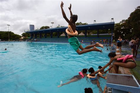 Parque Aquático Municipal é Opção Para Curtir O Feriado Em Volta