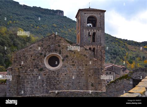 La iglesia y el campanario de Sant Cristòfol de Beget un ejemplo de