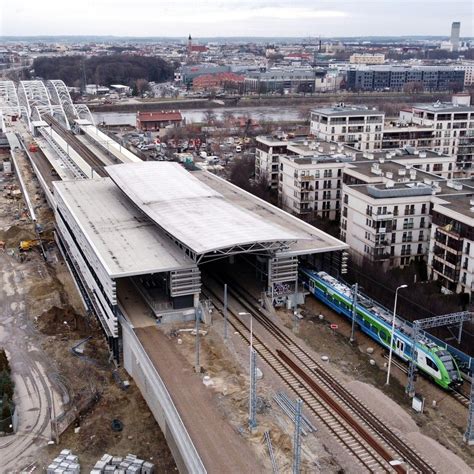 Kraków Zmienia się przystanek PKP Zabłocie Poszerzane są perony