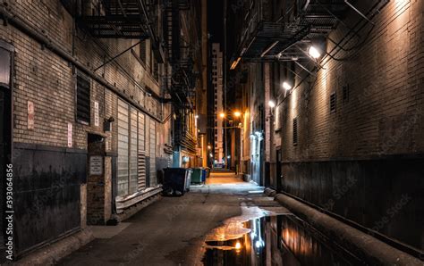 Dark Abandoned Alley At Night Downtown Chicago Stock Photo Adobe Stock