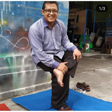 Jual Alat Sulap Invisible Chair Duduk Tanpa Kursi Ilusi Melayang Kota