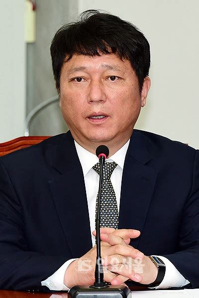 모두발언하는 최재성 사무총장