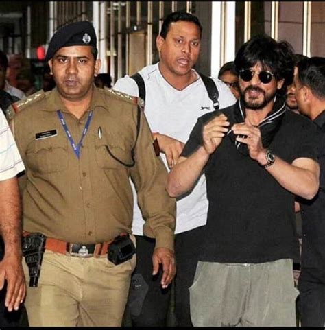 Shah Rukh Khan Lands In Delhi To Release The Fan Anthem View Pic