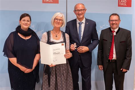 Goldene Ehrenamtsnadeln für 95 Osttiroler innen dolomitenstadt