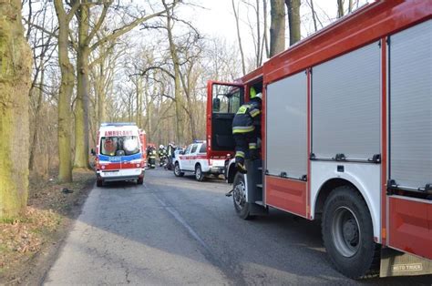 Tragiczny Wypadek Na Drodze Do G Ogowa Opel Rozbi Si O Drzewo Nie