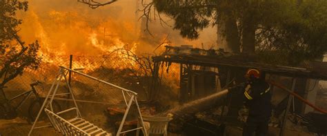 Grecia Devorada Por Las Llamas Un Incendio Forestal Arrasa Atenas Y