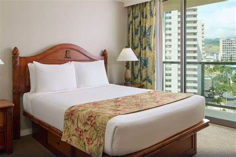 8 Top-Rated Waikiki Hotels Near the Beach for 2024 Vacation