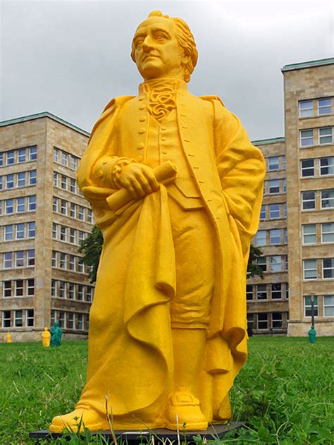 CAMPUS WESTEND DER UNIVERSITÄT FRANKFURT MIT BUNTEN GOETHE-SKULPTUREN ...