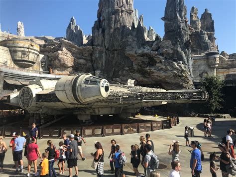 Star Wars: Galaxy’s Edge didn’t boost attendance at Disney theme parks ...