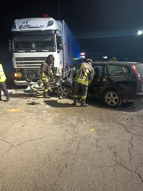 Incidente Sulla Andria Canosa Scontro Fra Tir E Auto Un Morto