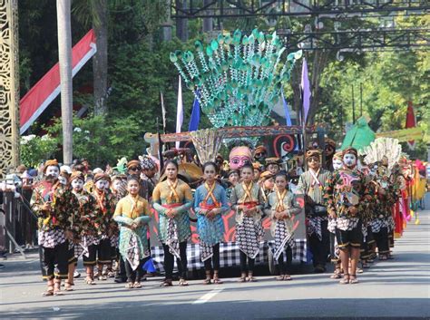 Pawai Budaya Hari Kedua Di Bojonegoro Penuh Keceriaan