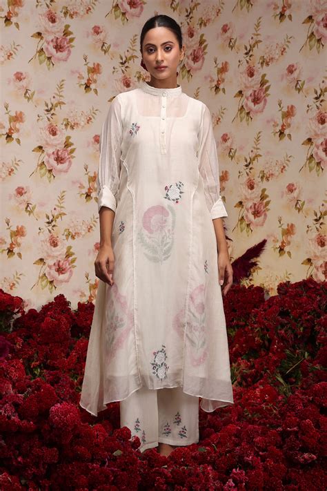 Buy Ivory Chanderi Silk Embroidered Floral Kurta And Pant Set For Women