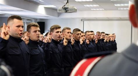 Uroczyste ślubowanie nowych policjantów garnizonu mazowieckiego w