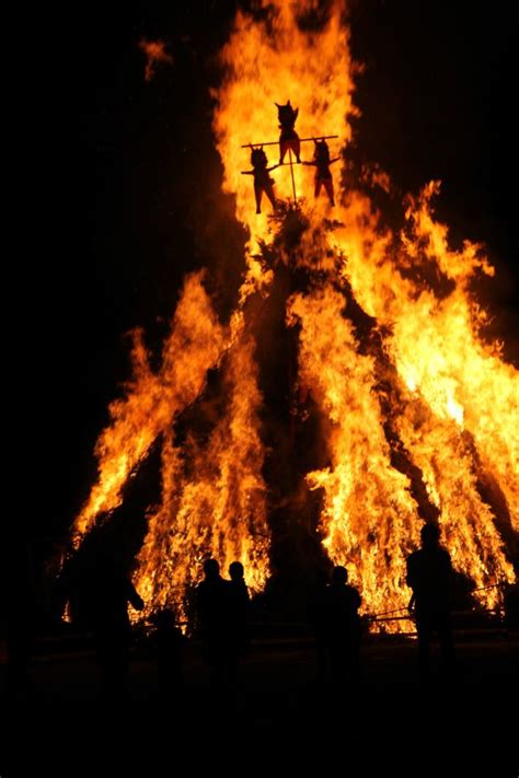 Amazing Pictures Of La Quema Del Diablo In Guatemala