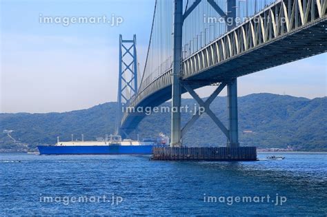 淡路島への架け橋・完成時は世界最長の吊橋 パールブリッジこと【明石海峡大橋】の写真素材 [257085588] イメージマート