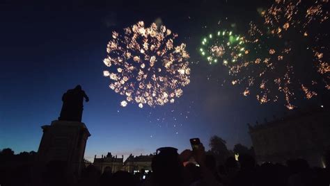 En Images Juillet Floril Ge De Feux D Artifices En Loire