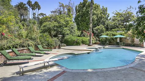 Peek Inside Kristen Bell Dax Shepards New 4 3M Los Feliz Pad