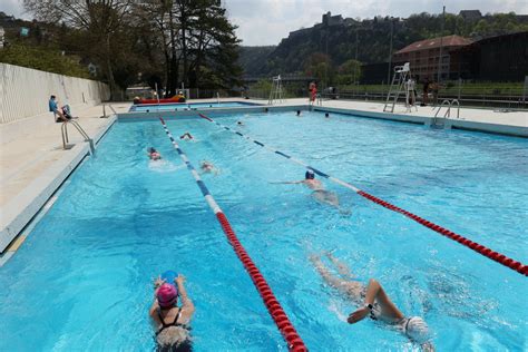 Photos Besan On R Ouverture De La Piscine Port Joint Sous Un Soleil