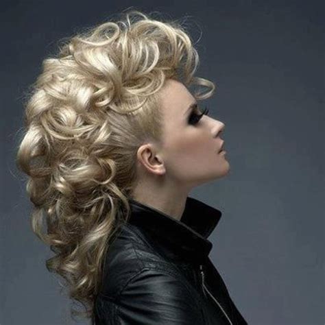 Boisterous Mohawk Updo With Curls Curls Curls Gelin Saç Modelleri Kendin Yap Saç Kesimi