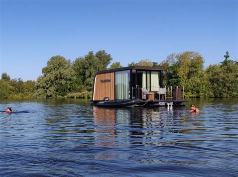 Tiny House Boat Aalsmeer Een Uniek Varend Vakantiehuisje Met Terras