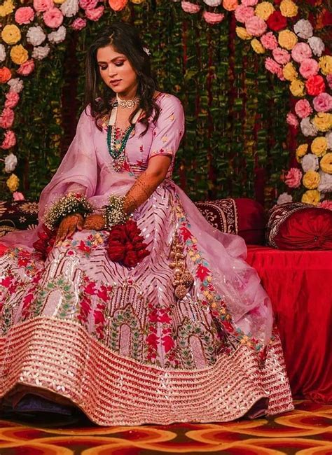 35 Mehndi Outfits For Brides To Be Mehndi Dresses That Stand Out