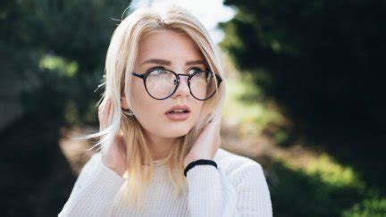 Women Model Blonde Women With Glasses Looking Away Dyed Hair