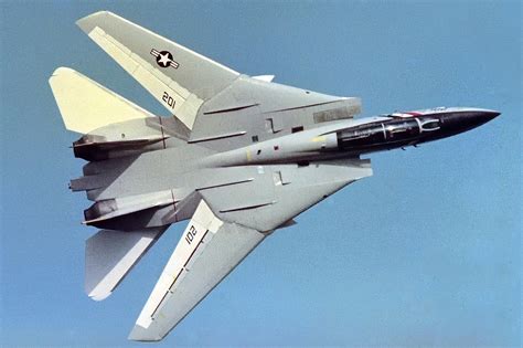 Fighter aircraft with folding wings: operation and examples