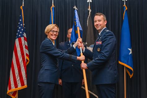 Afrl Commander Welcomes New Leader To Labs Kirtland Site One Afrl