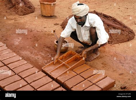 Earthen Bricks Making Worker Moulding Tamil Nadu India No Mr Stock