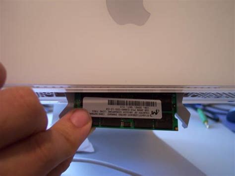 iMac Core Duo: Easiest RAM Installation Ever | Gear Live