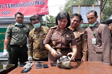 Pemusnahan Barang Bukti Kejahatan Antara Foto