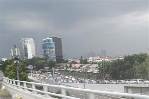 SINDO Hi Lite Horor Macet Tol Dalam Kota Antrean Kendaraan Hingga 15 Km