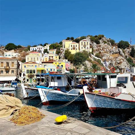 Symi Port Na Greckiej Wyspie Puzzle Online