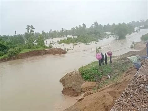 वाघ नदीला पूर बोटीची व्यवस्था न झाल्याने धानोली येथील दिहारी कुटुंब