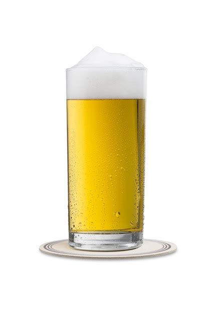 Cerveja Gelada Em Um Copo Gotas De Orvalho Em Um Tapete De Cerveja