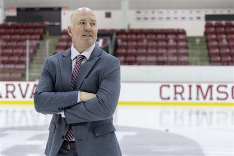 Ted Donato notches 300th win as Harvard hockey coach — Harvard Gazette