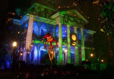 Things You Might Not Know About Haunted Mansion Holiday at Disneyland ...